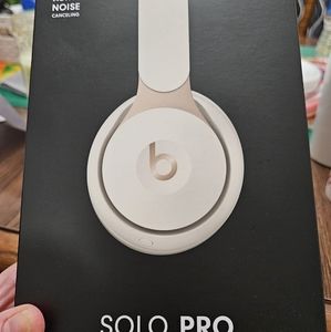 Beats Solo Pro